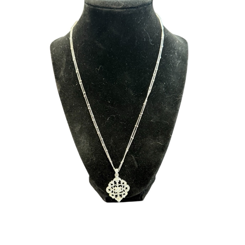 Avon Silvertone Lace pendant Necklace NIB vintage 2008